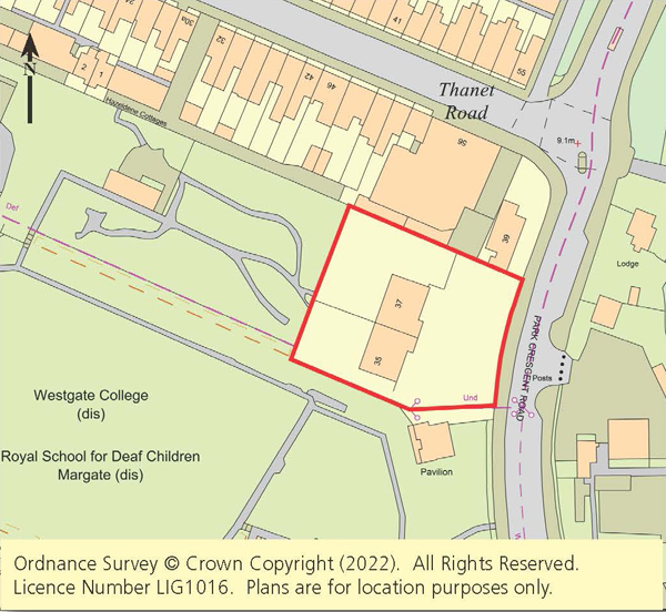 Lot: 97 - PAIR OF PROPERTIES WITH CONVERSION/RE-DEVELOPMENT POTENTIAL ON HALF ACRE PLOT - 